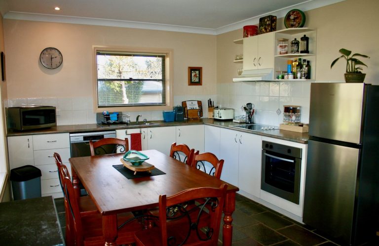 Fully Contained Kitchen with Dishwasher - Cottage 1
